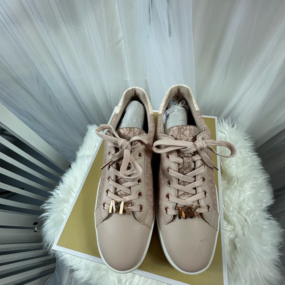 Pink with Michael Kors Emblen size 9